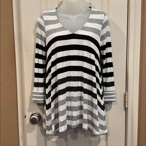 Anthro Puella Striped Swing Top w/ V-neck. Sz Medium